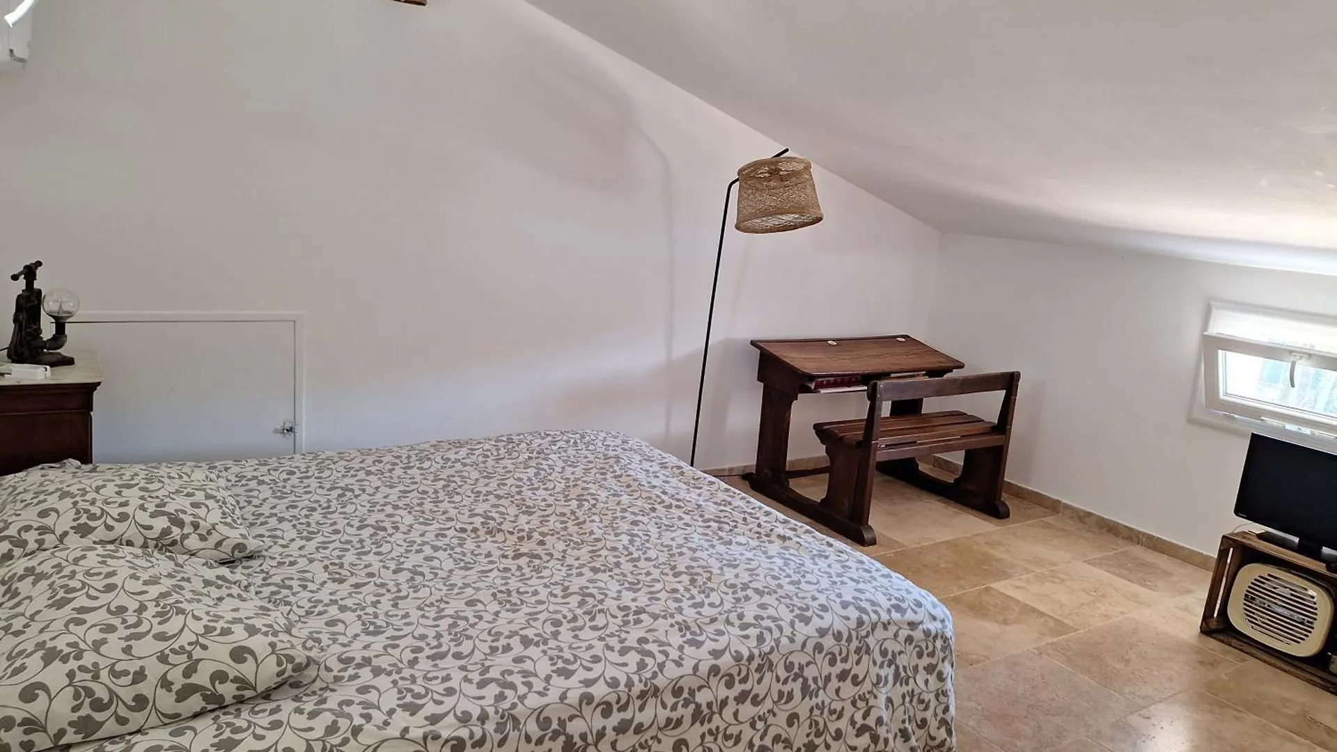 Maison A Louer Neoules France
